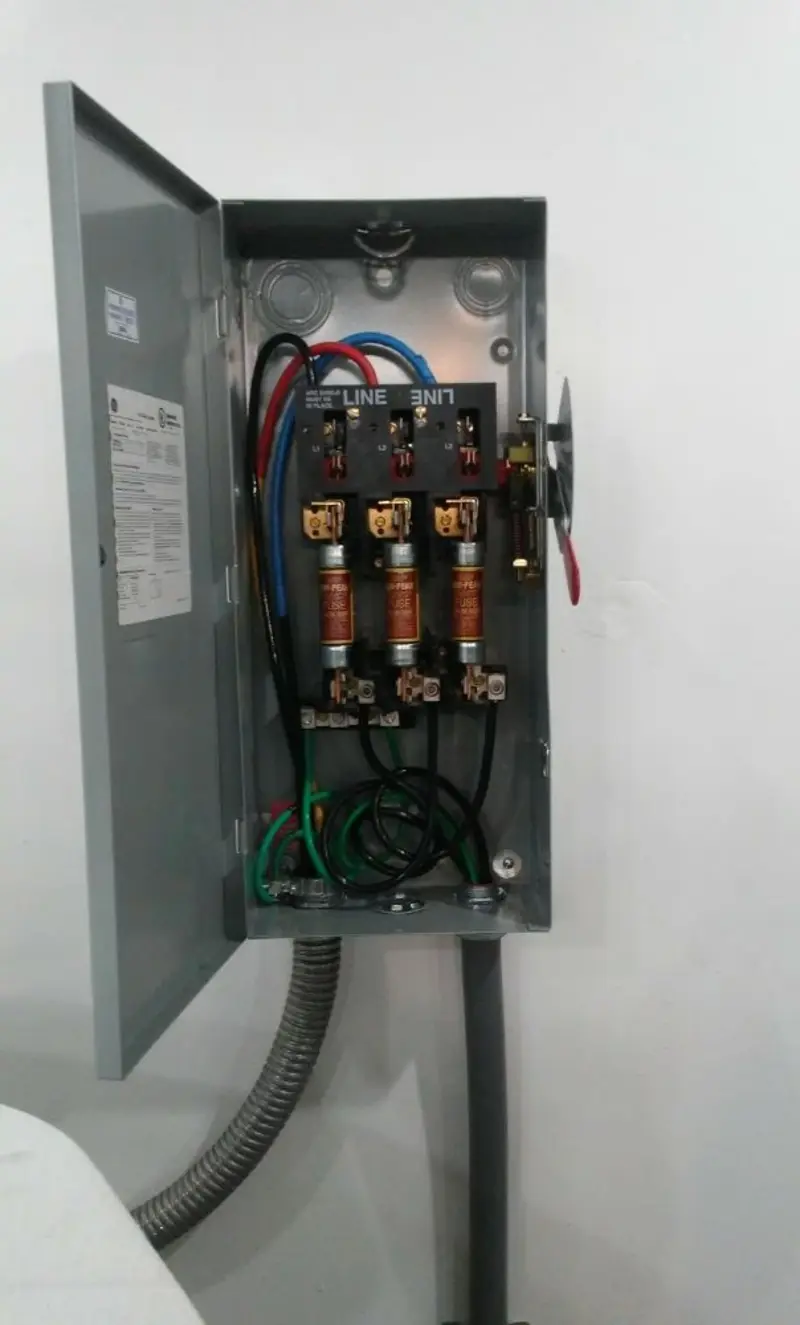 Three-phase disconnect switch installed for Smoke Detector Installation in Oneida